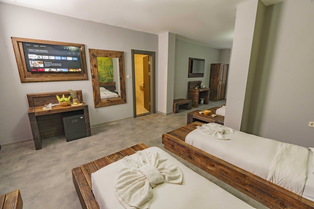 Family Room, Multiple Beds, Non Smoking, River View photo 1