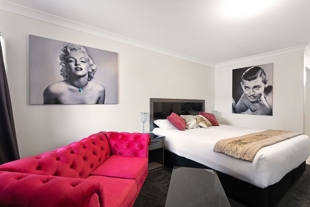 Corporate Queen Room - Photo 10