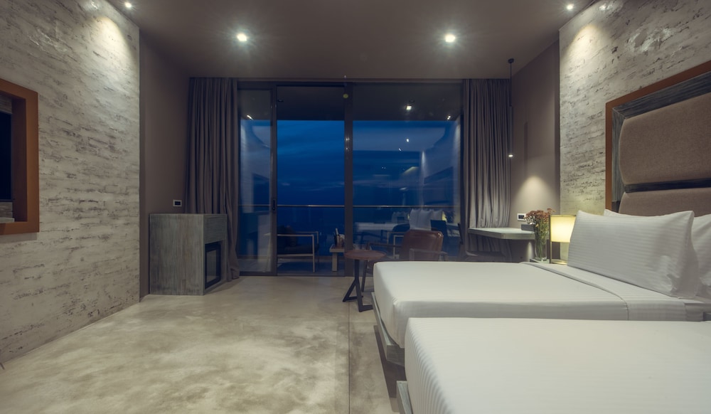 Deluxe Triple Room (with Free airport Pick-up or Drop-off)