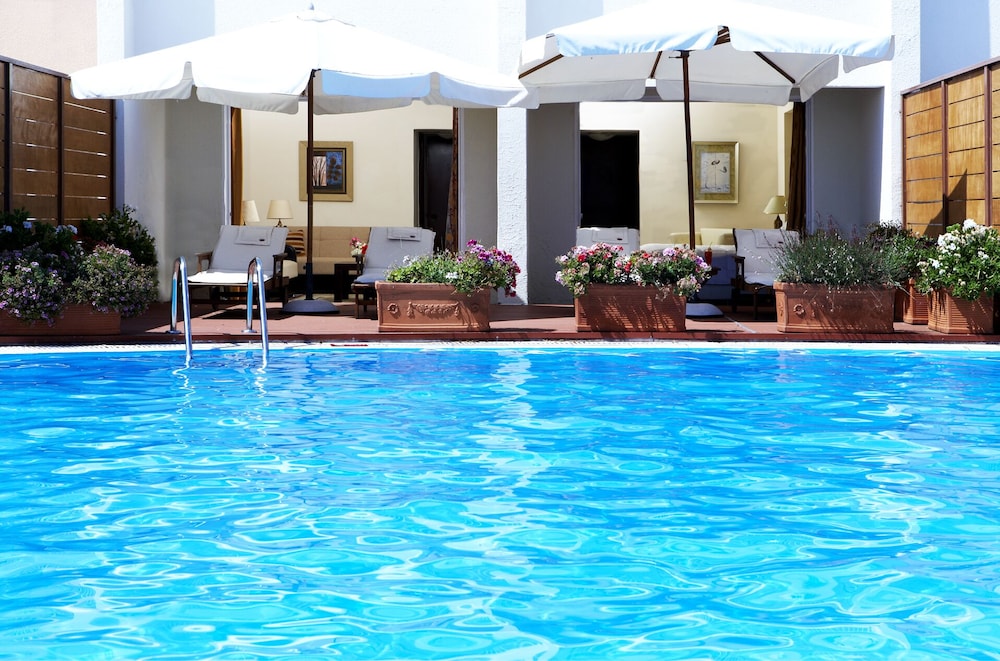 Suite, Poolside photo 3