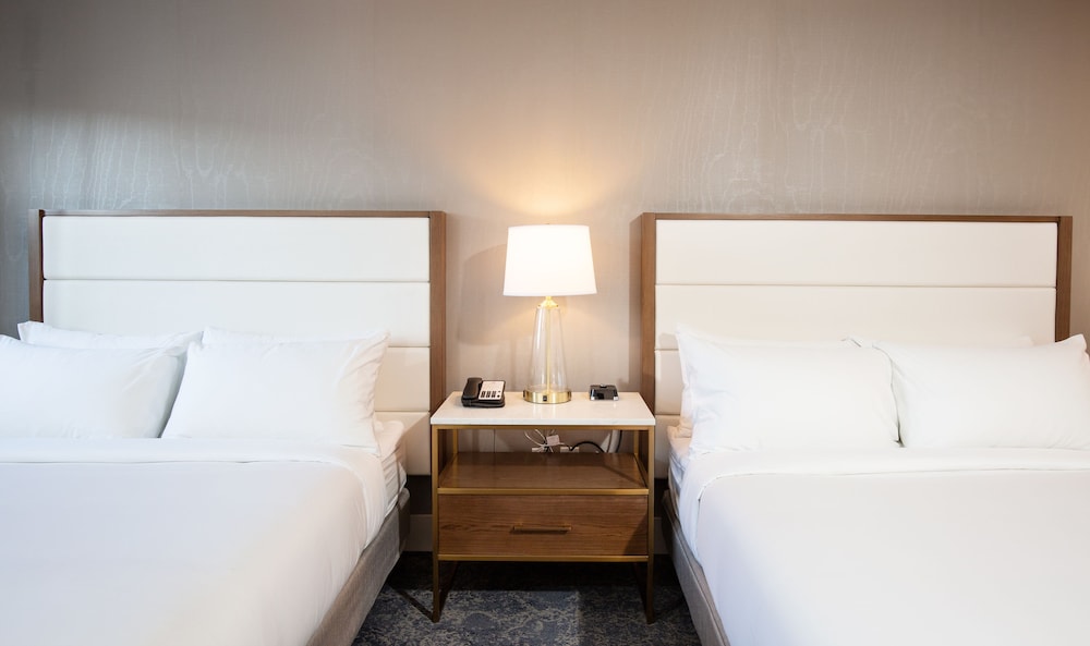 Standard Double Room, 2 Queen Beds photo 2
