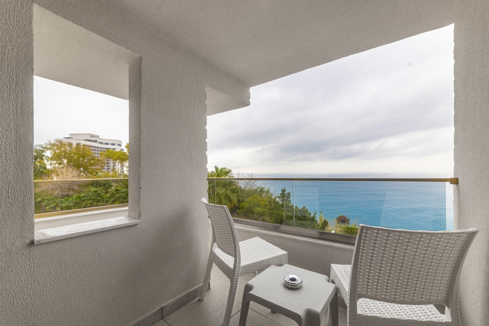 Standard Room, 1 Double Bed, Sea View thumbnail 6