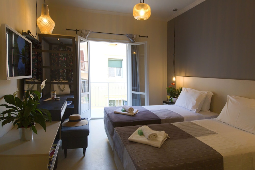 City Studio Suite, 1 Bedroom, Private Bathroom, City View photo 3