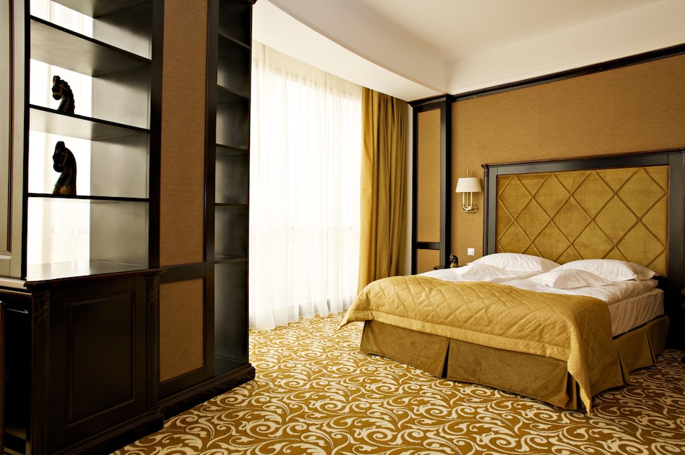 Premier Suite - Photo 2