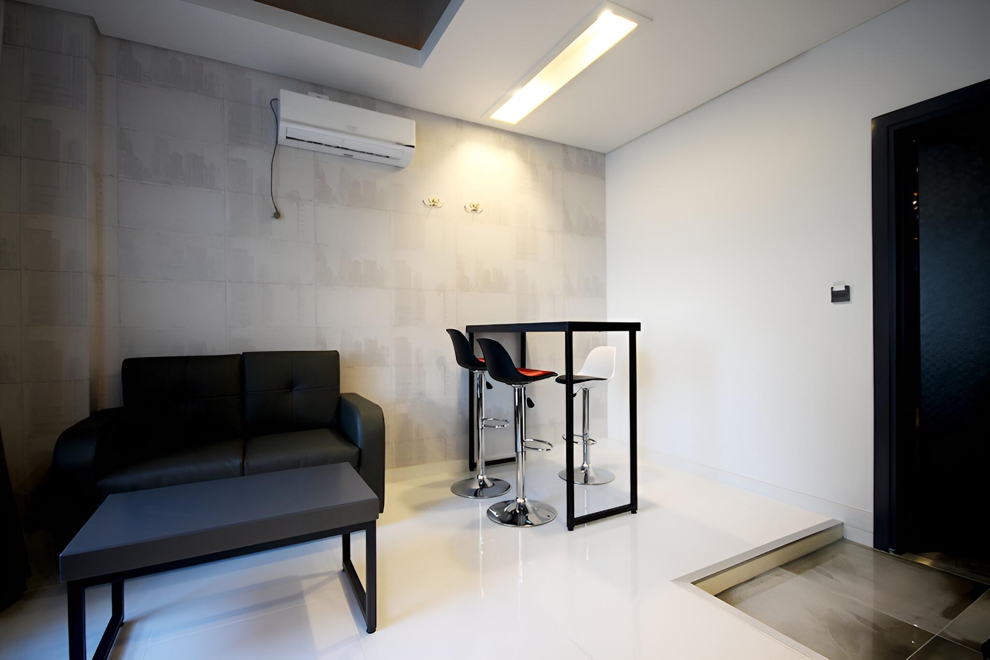 Room (SUITE) - Photo 21