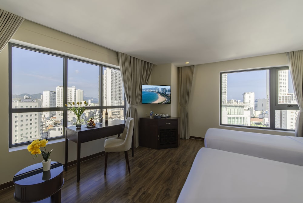 Senior Deluxe Room - Photo 2
