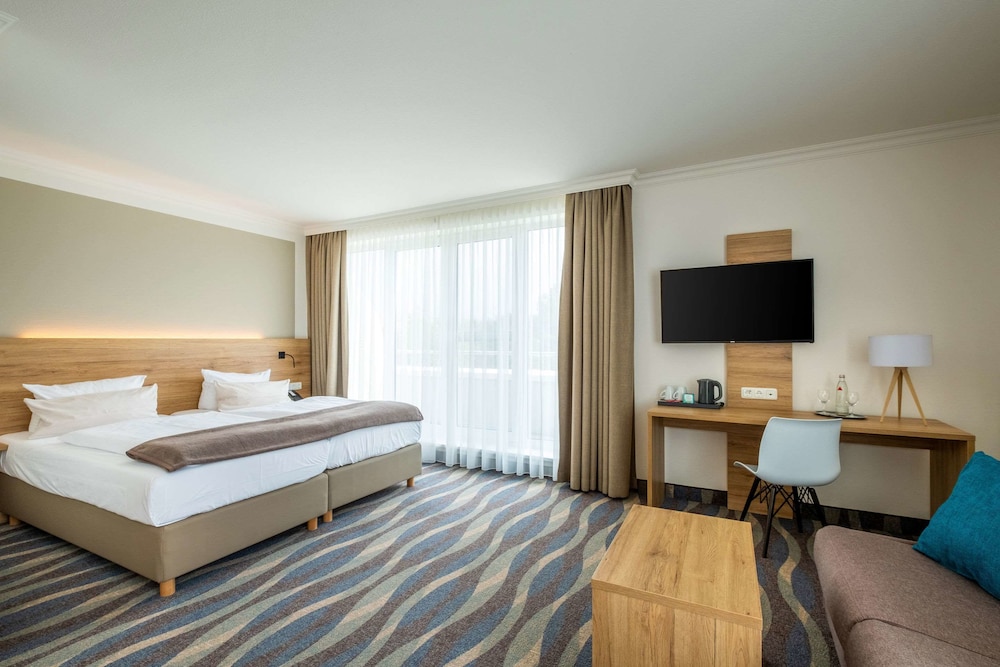 Suite, 1 Double Bed with Sofa bed, Non Smoking (1 Double Bed and 1 Person Sofa Bed) photo 3