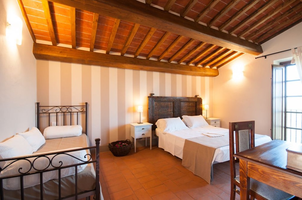 Quadruple Room, Jetted Tub