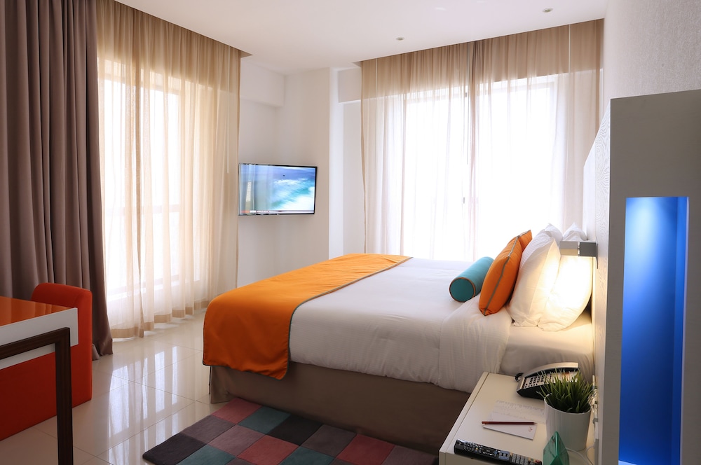 Suite, 1 King Bed, City View