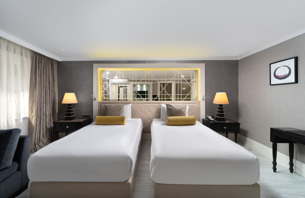 Family Room, 2 Double Beds, Connecting Rooms, City View photo 3