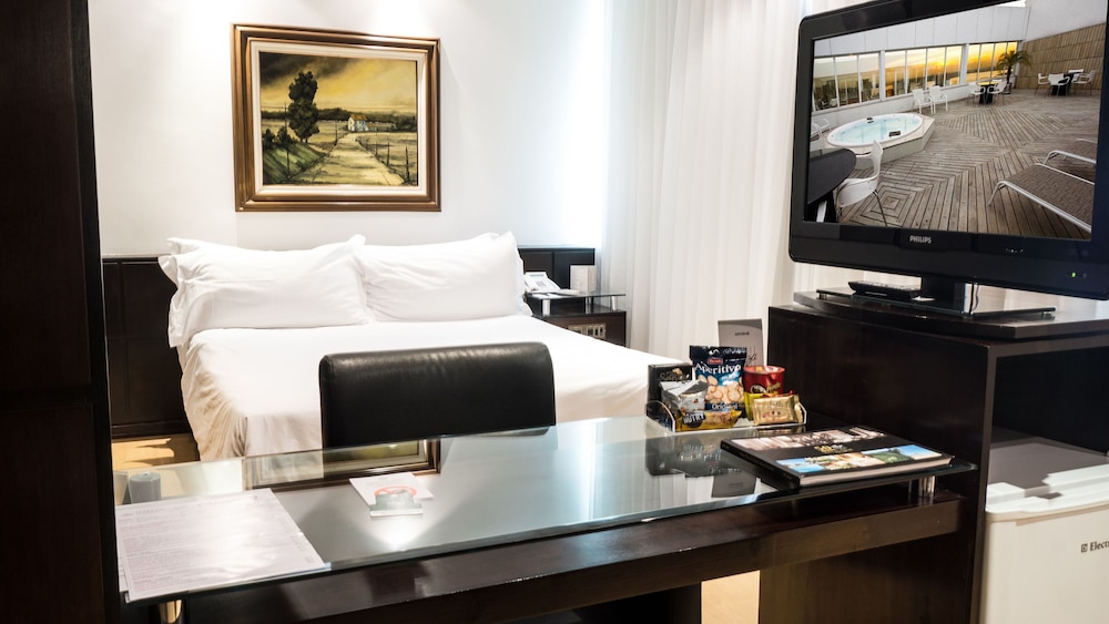 Suite - Photo 3