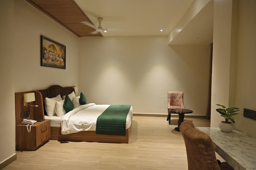 Royal Room photo 2