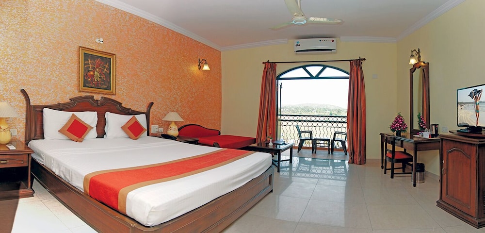 Deluxe Room, Pool View - Photo 4