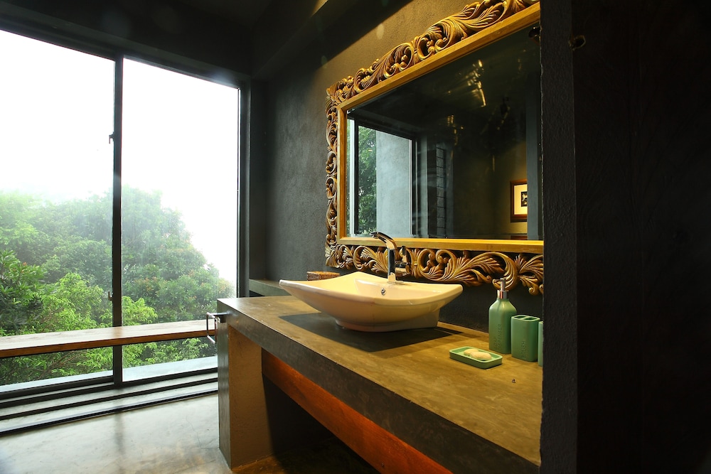 Romantic Studio Suite, 1 King Bed, Non Smoking, Mountain View (Sky) photo 2