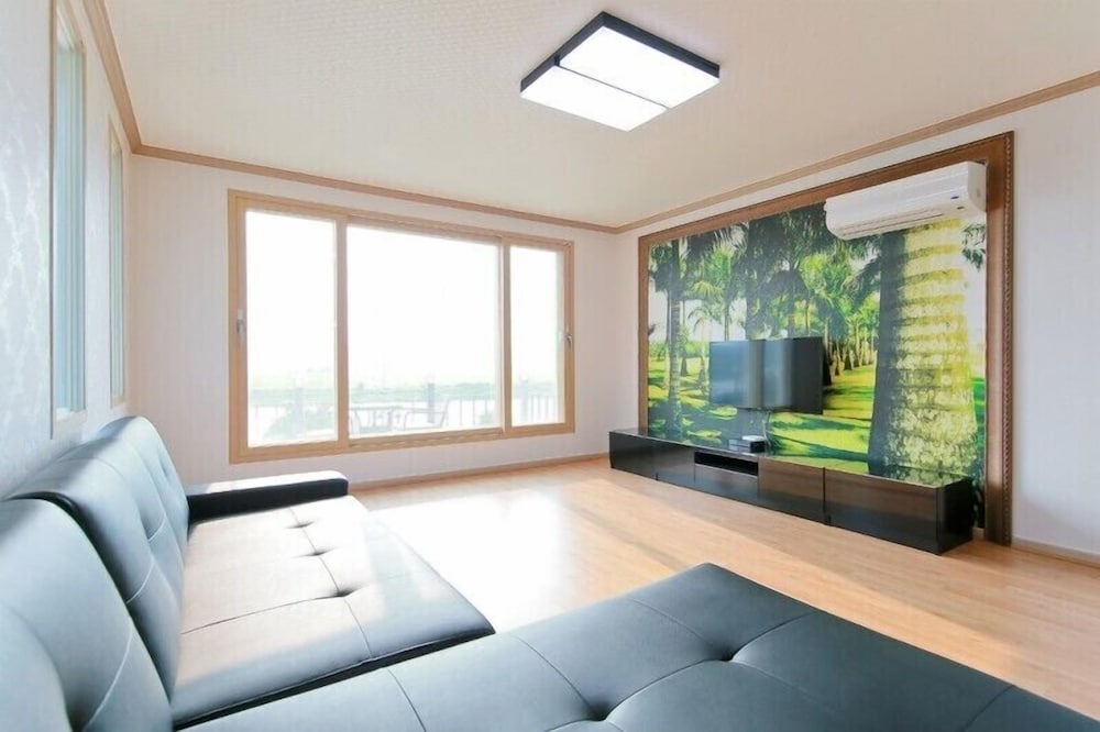 House (4) - Photo 7
