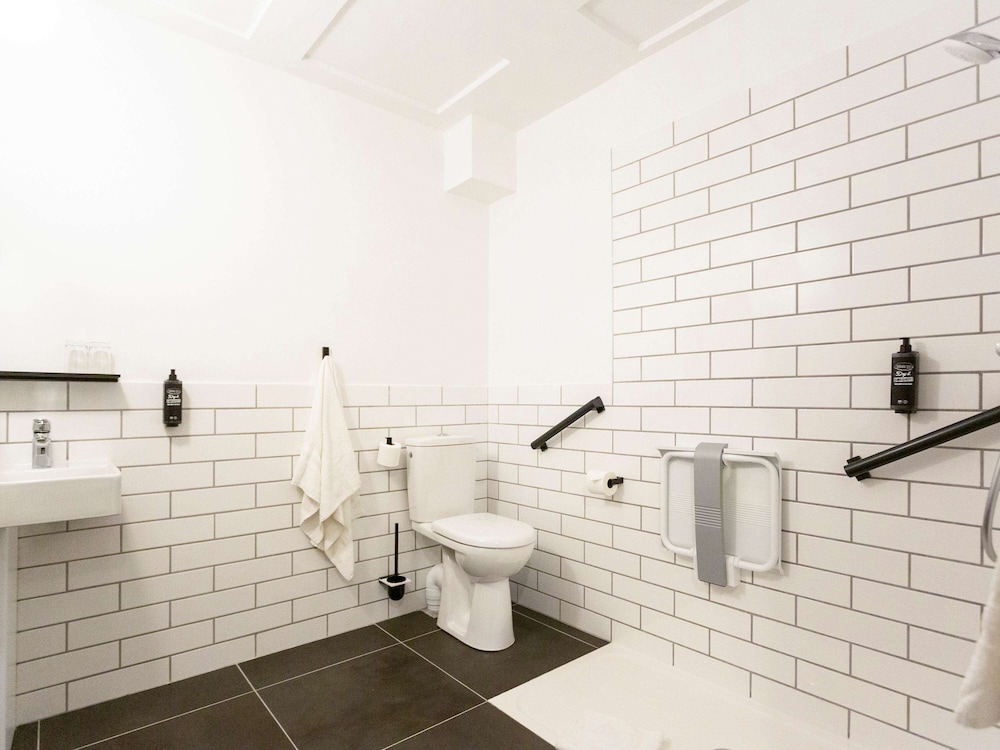 Deluxe Room, Multiple Beds (renovated) - Photo 11