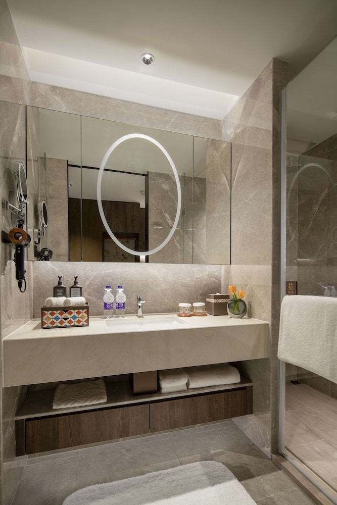 Premium Suite, 1 King Bed (Yuexiu) thumbnail 5