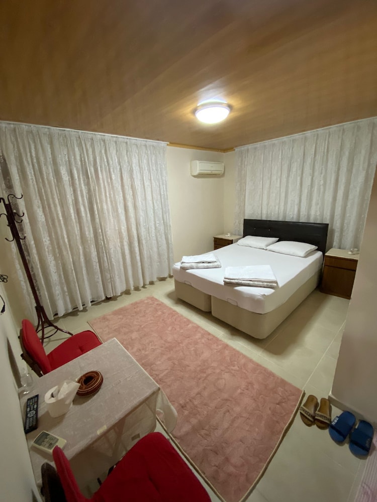 Basic Room, Multiple Beds, Non Smoking, Mountain View photo 1