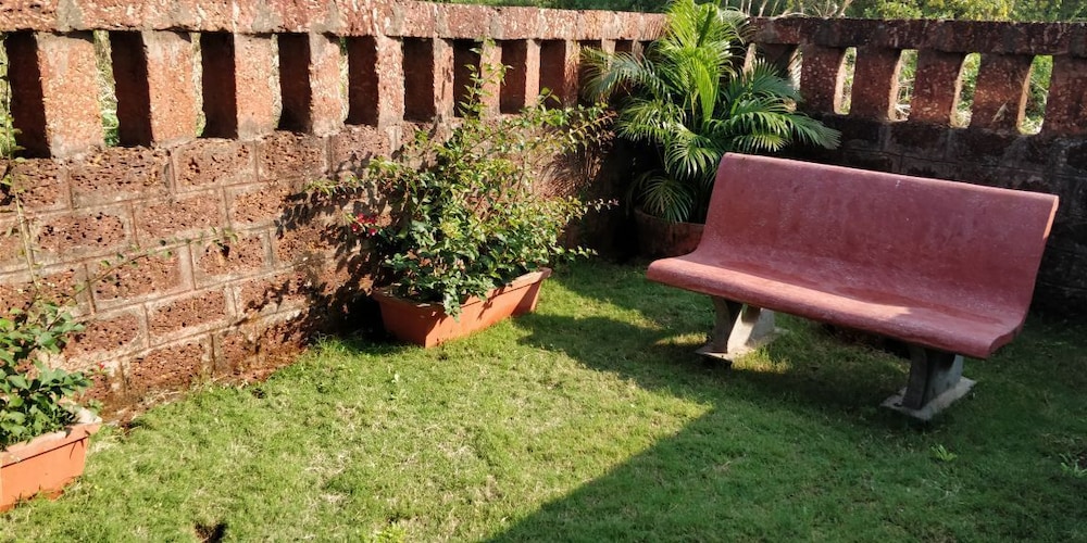 Garden Superior Room Non AC photo 3
