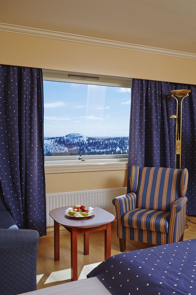 Deluxe Double Room, 1 Queen Bed with Sofa bed, Non Smoking, Mountain View photo 2