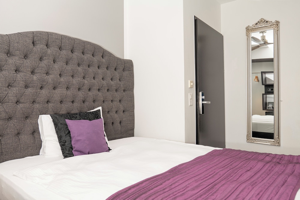Grand Single Room, 1 Double Bed, Non Smoking, City View photo 2