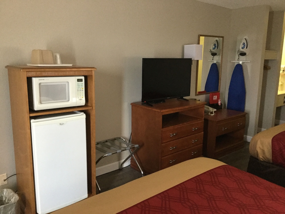 Standard Room, 2 Queen Beds, Non Smoking - Photo 35