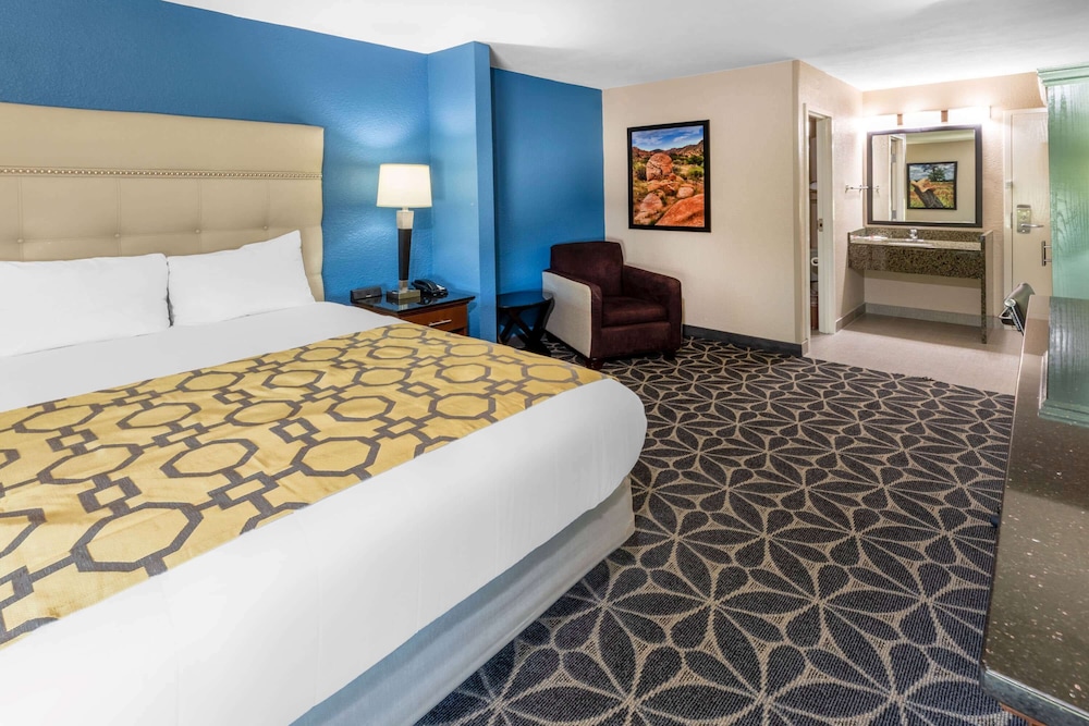 Suite, 1 Queen Bed, Non Smoking - Photo 1