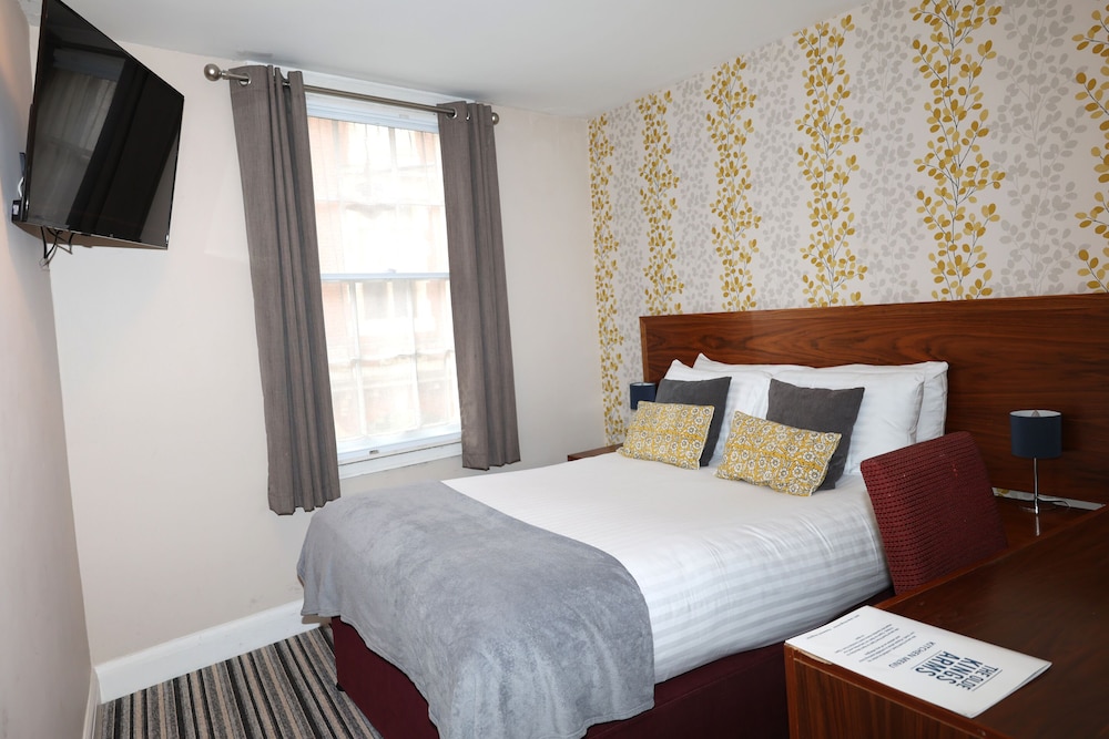 Standard Double Room, Ensuite photo 3