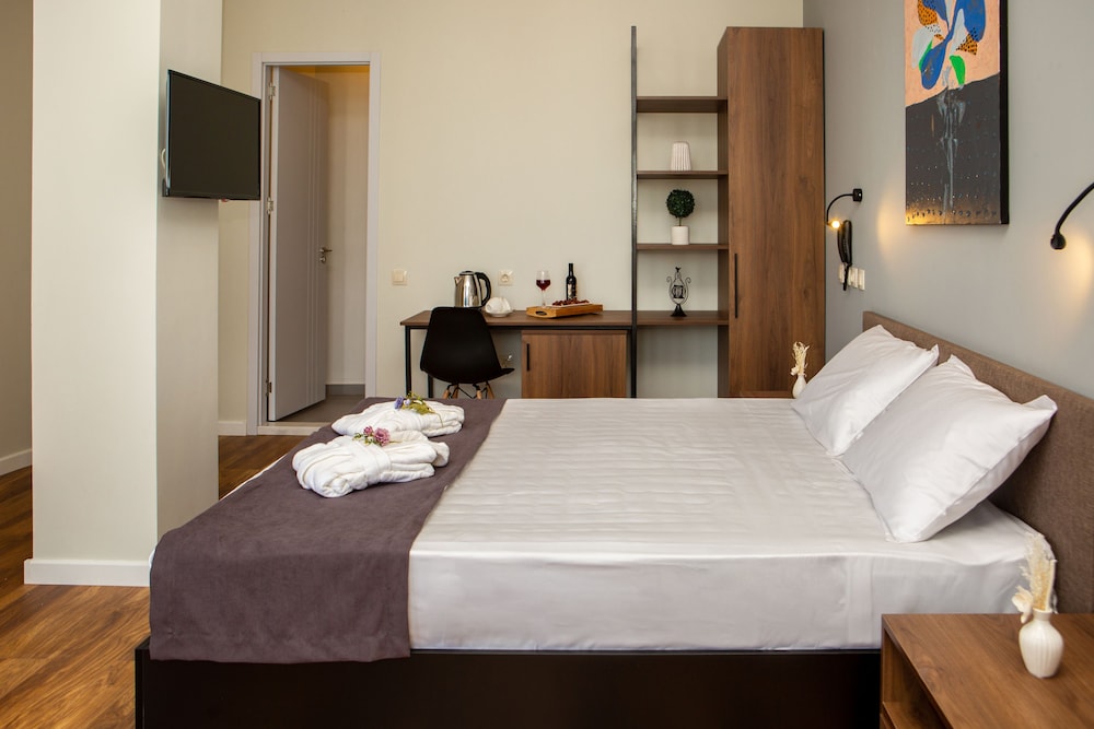 Standard Double Room, City View - Photo 3