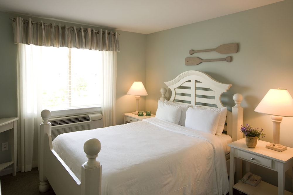 Room, 1 Queen Bed with Sofa bed (One Bedroom Arbor Villa)