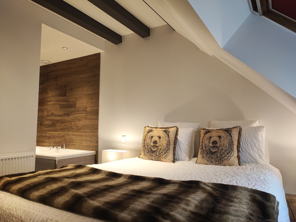 Deluxe Penthouse, 1 Queen Bed with Sofa bed photo 2