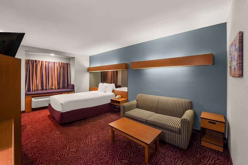 Suite, 1 Queen Bed with Sofa bed, Accessible, Non Smoking - Photo 1