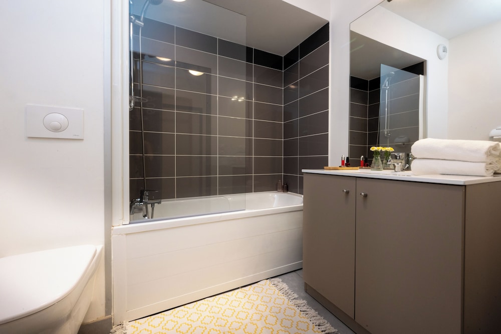 Apartment - Photo 2