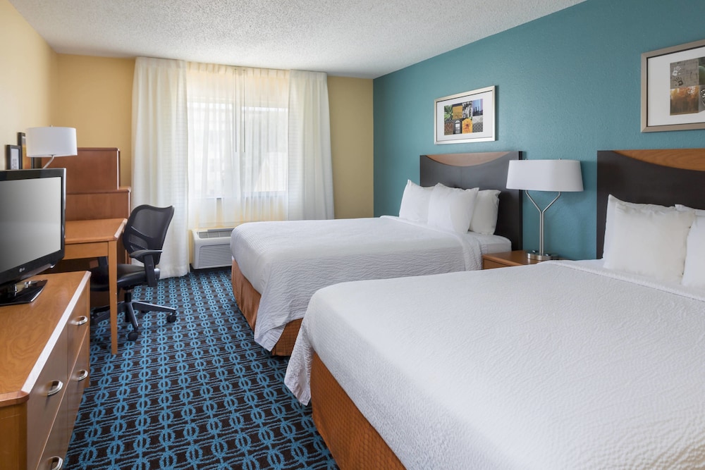 Room, 2 Queen Beds - Photo 1