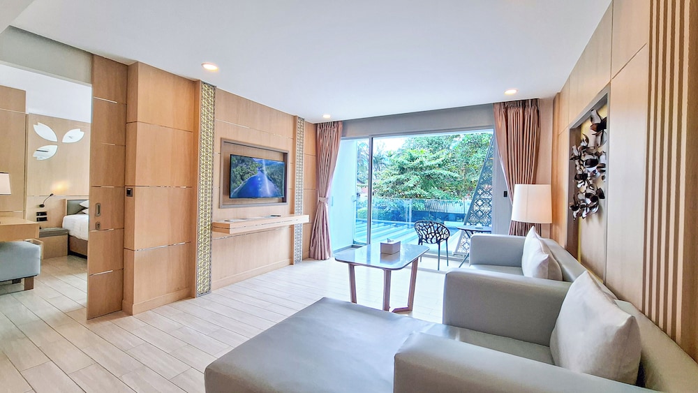 One Bedroom Suite City View