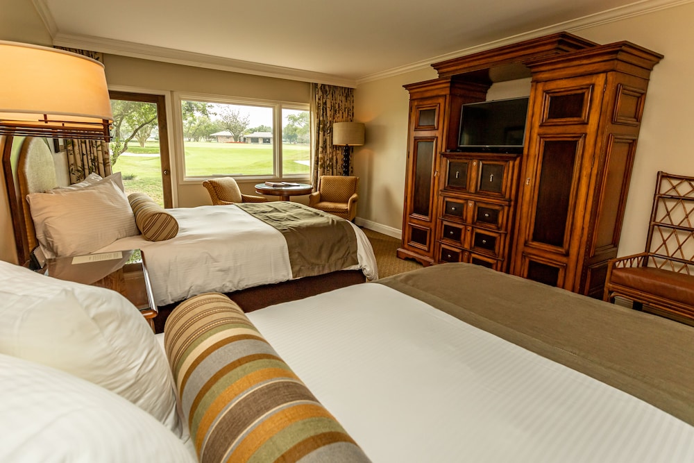 Lodge Standard 2 Queen Room