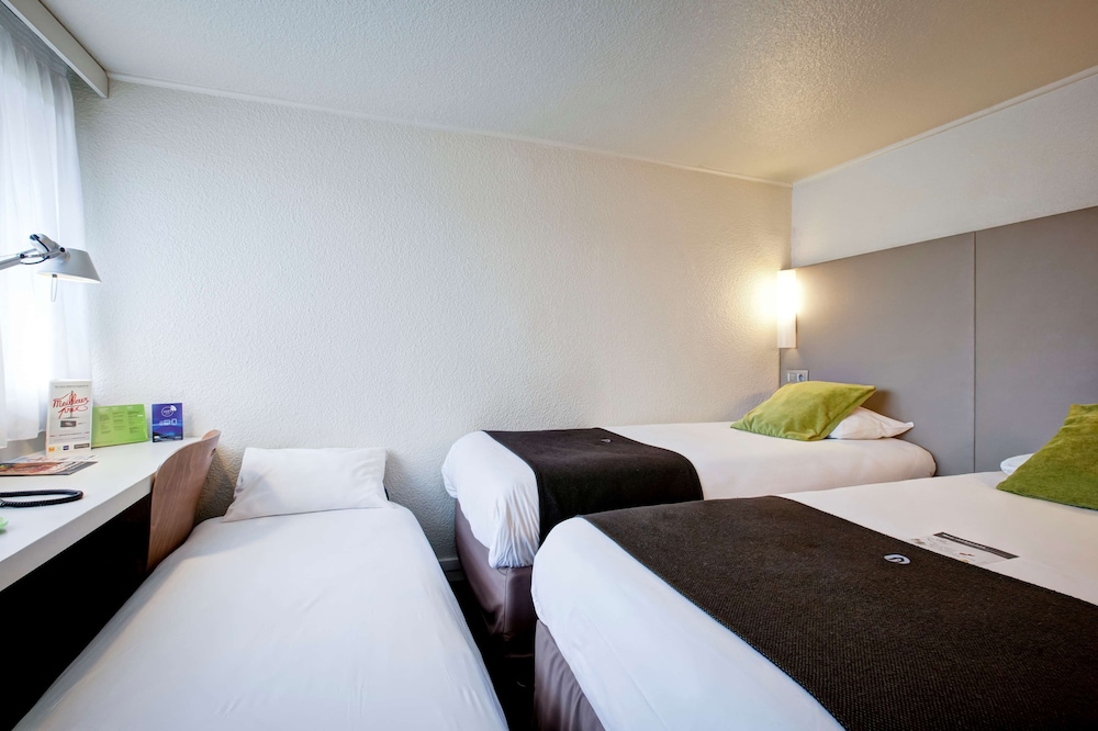 Standard Room, 3 Twin Beds photo 2