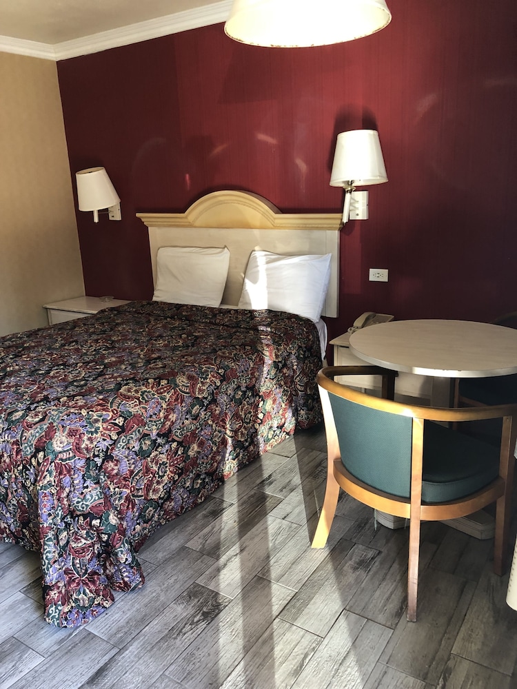 Room, 1 Queen Bed, Smoking photo 1