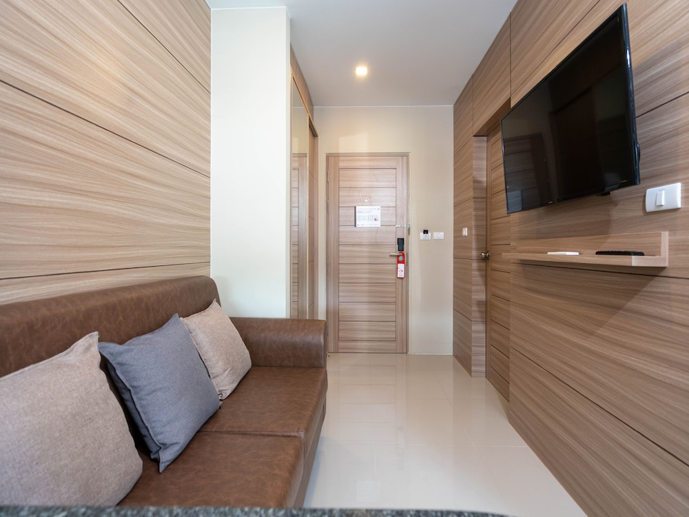 Grand Deluxe Room - Photo 7