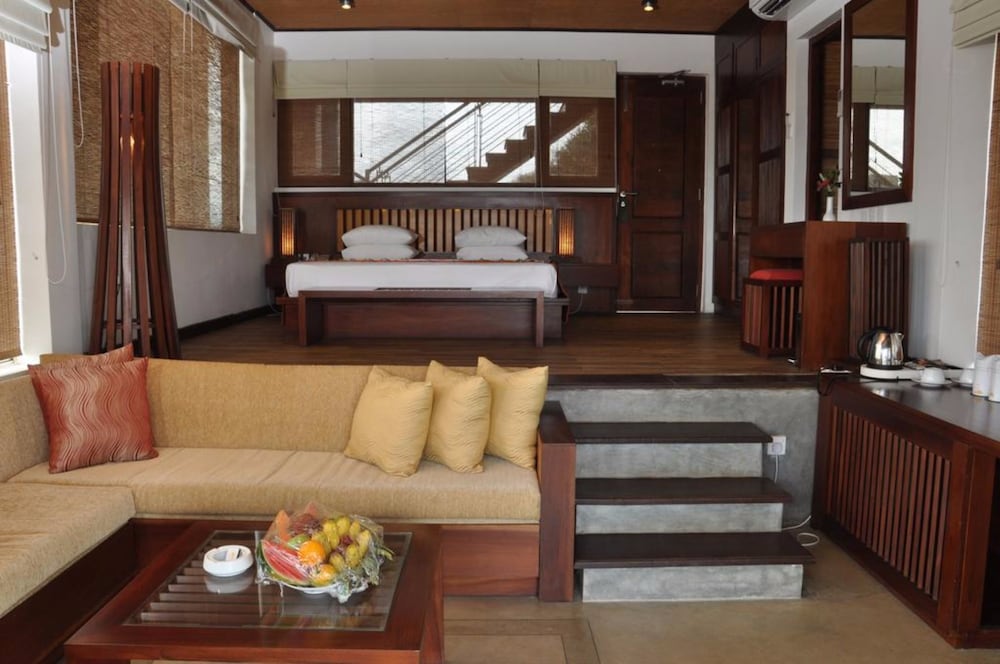 Deluxe Double Room with Balcony and Sea View photo 2