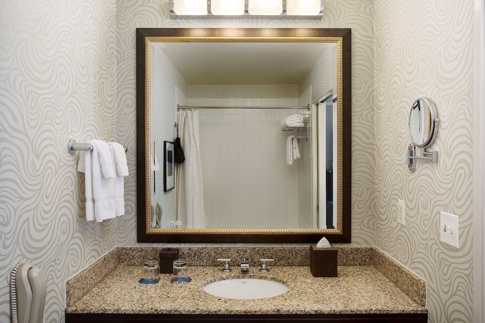 Junior Suite, 1 King Bed, Non Smoking - Photo 6