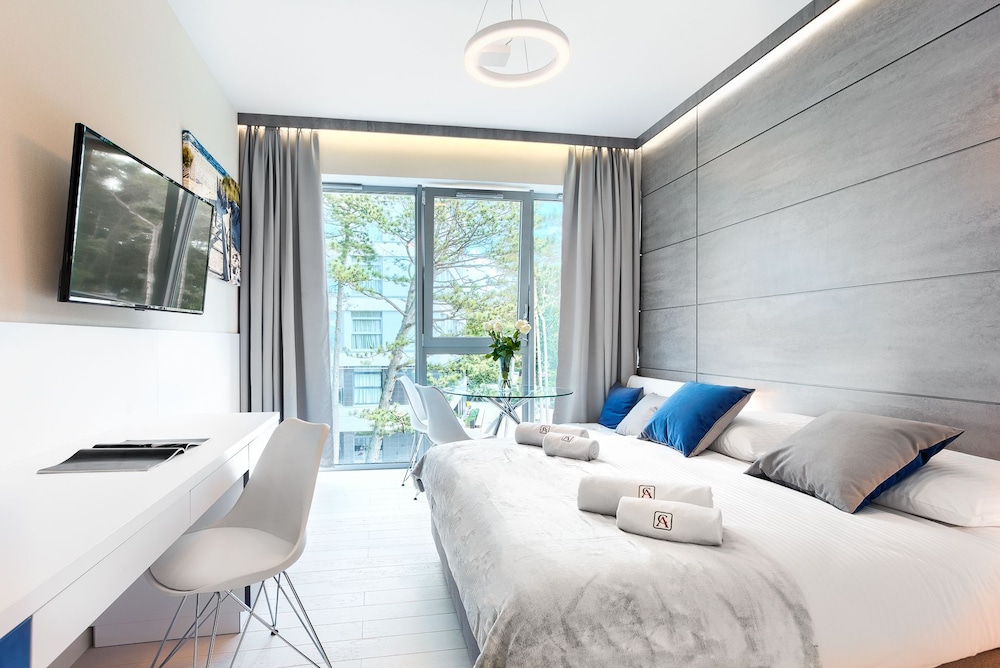 Deluxe Studio, Partial Sea View