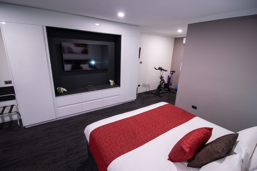 Luxury King + In Room Exercise Equipment photo 3