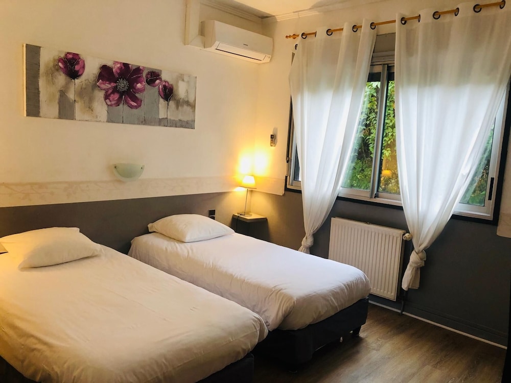 Standard Room, 2 Twin Beds photo 2