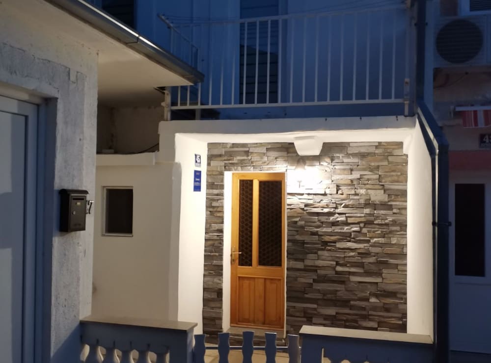 Apartment (Two Bedroom Apartment Leo Povile)