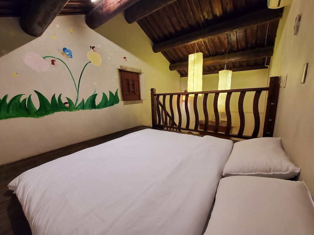 Traditional Quadruple Room - Photo 2