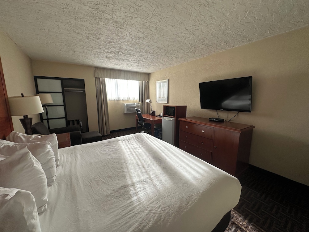 Room, 1 Queen Bed, Non Smoking - Photo 3