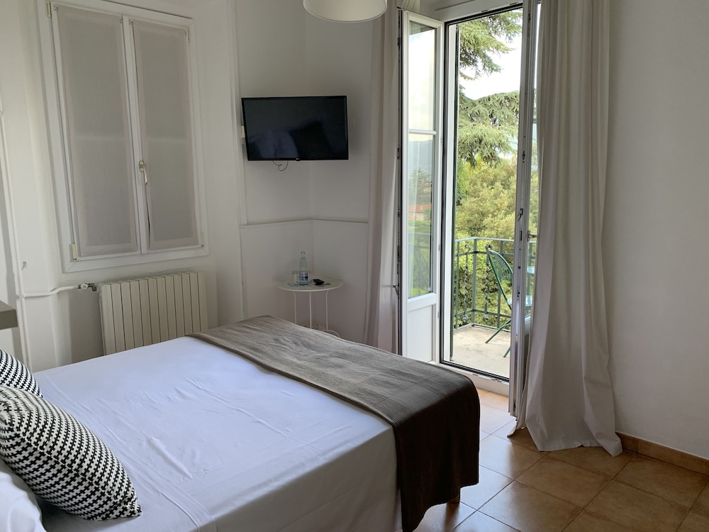 Room, 1 Queen Bed, Lake View