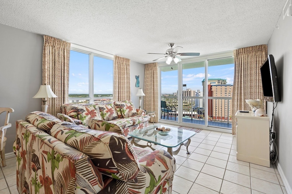 Condo, 2 Bedrooms