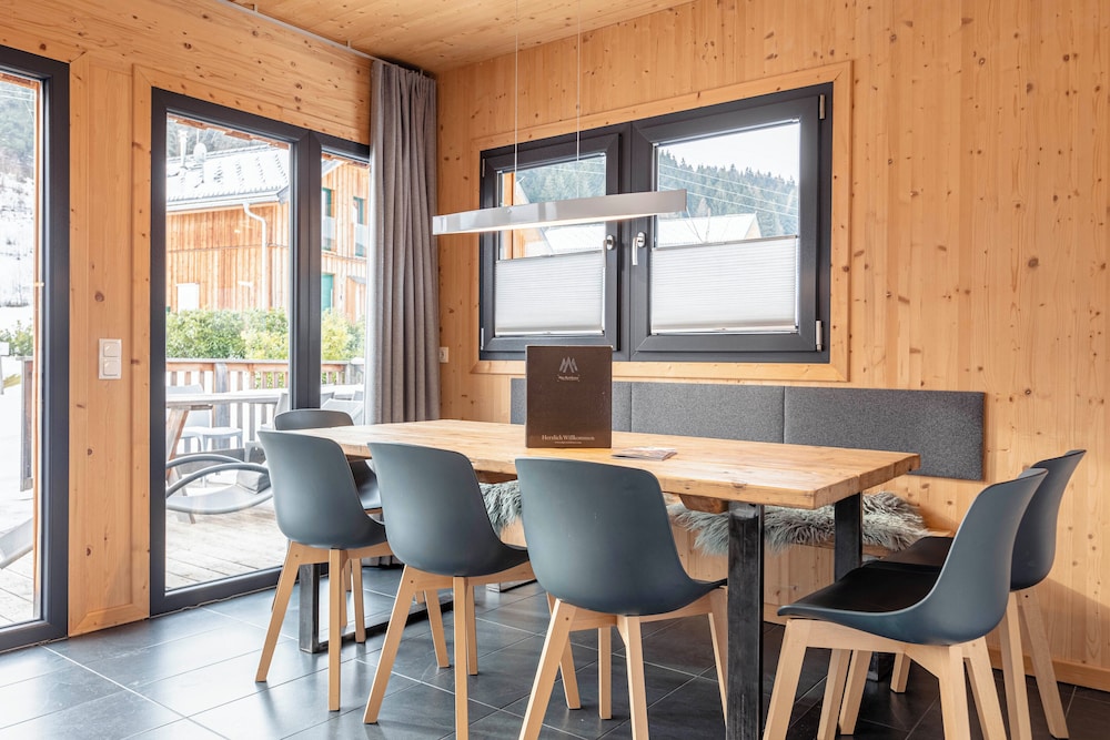 Chalet # 24a  mit 4 Schlafzimmern, Sauna & Whirlpool